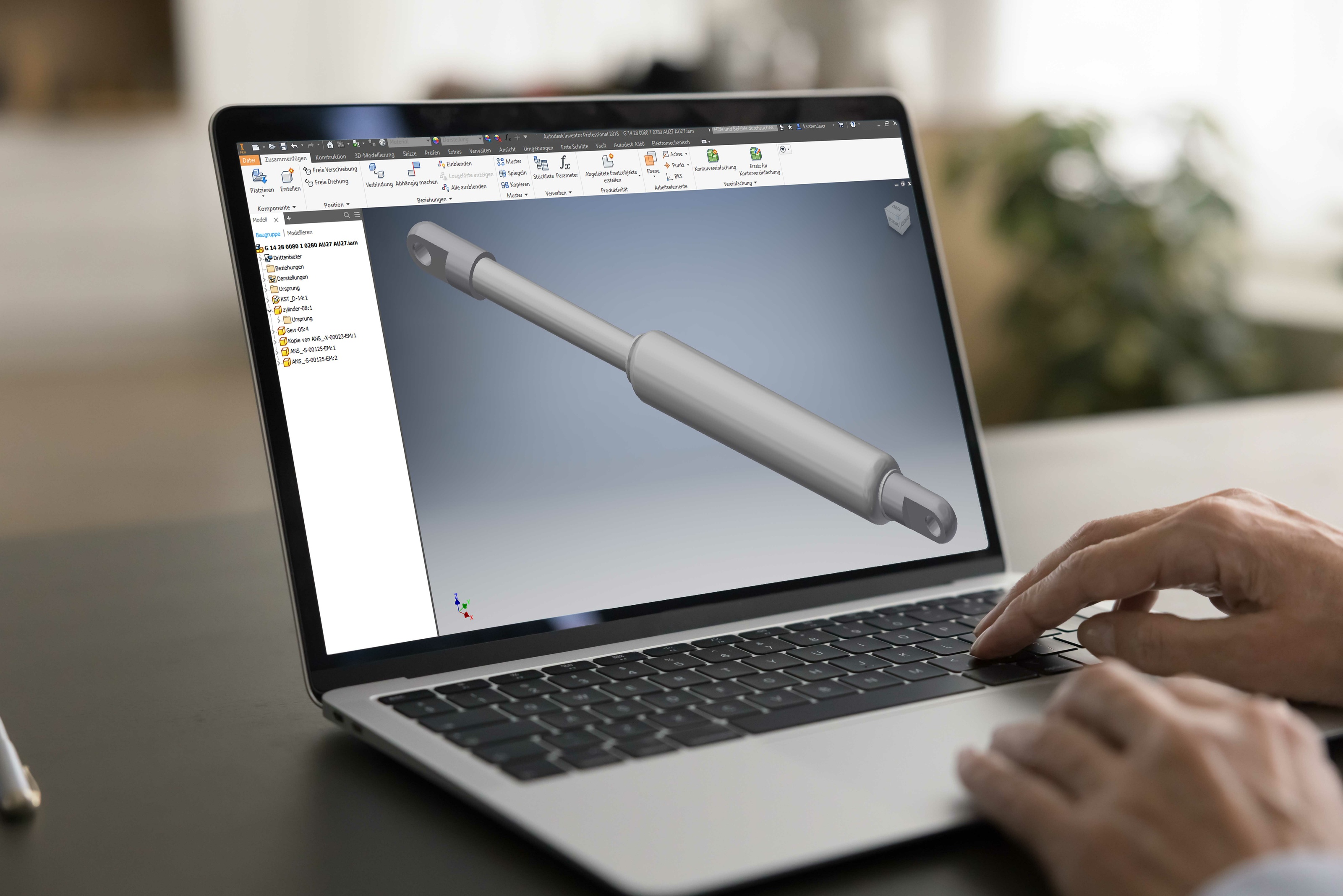 3D-Modell einer Gasfeder auf einem Laptop-Bildschirm, entwickelt mit CAD-Software für präzise Konstruktion und technische Planung.